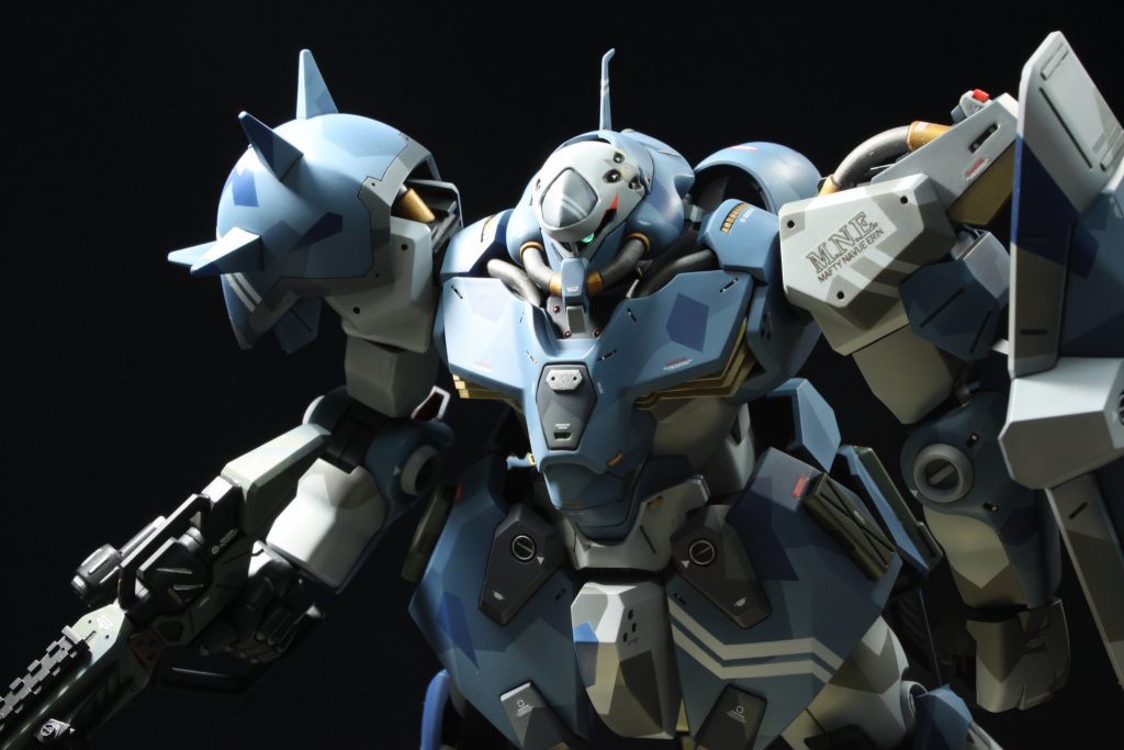 左肩のM.N.Eマークはハイキューパーツの自作デカールシートを使用。インクジェットプリンタでも滲んだりせず、使いやすいですね。
