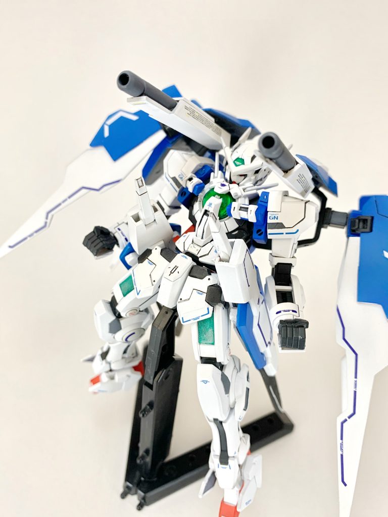 背部キャノンを手前に出す事でアサルトモードに変更
    +