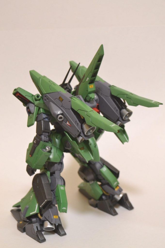 後ろから。
ブレイズウイザードがお気に入り。出力を強化して、地球や木星などの重力圏での機動性を向上させたという後付け設定です。