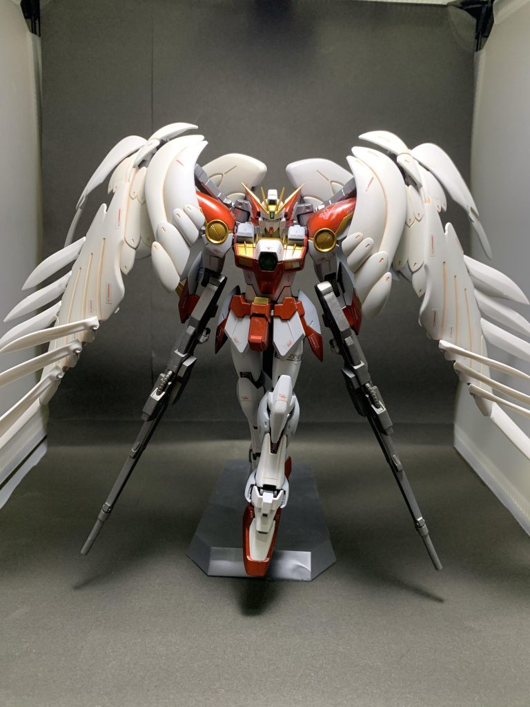 ツインバスターライフルを装備。
フレームとこのライフルはガンメタリックで塗装。
鮮やかな機体色に対して、この重苦しい色が逆にインパクトのある感じになってます。
赤ずきんがショットガン持ってるイメージ?