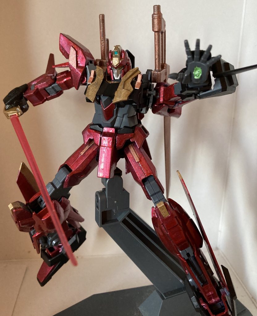 補助装備のビームサーベルを構えてシメ!
診断に任せて作った割にはまとまったカッコイイのが作れましたね、楽しかった!!