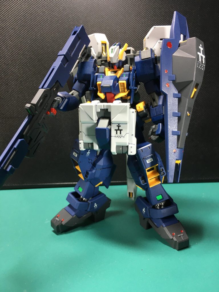 念願のヘイズル・アウスラに!!前後左右上下にスペースを取ります。幸せなスペース圧迫です。