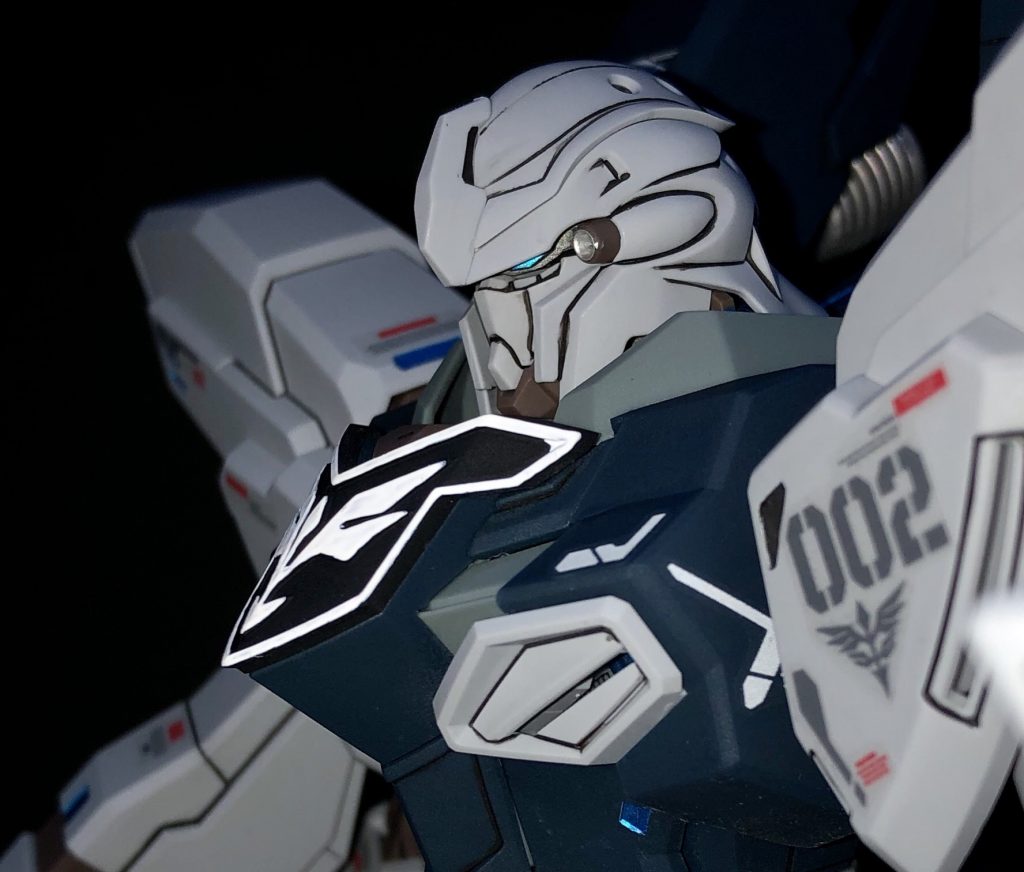 ツインアイをレッドからブルーへ変更