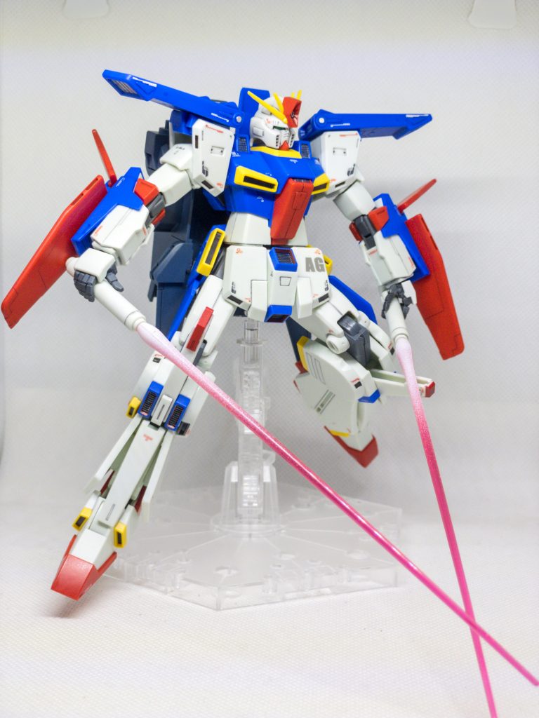 ハイパービームサーベル二刀流。
左手の持ち手はRG Zガンダムの可動手首を流用。