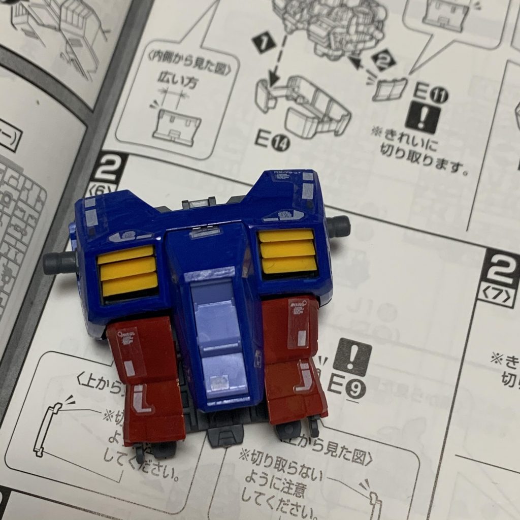 胴体にシール貼ったり。