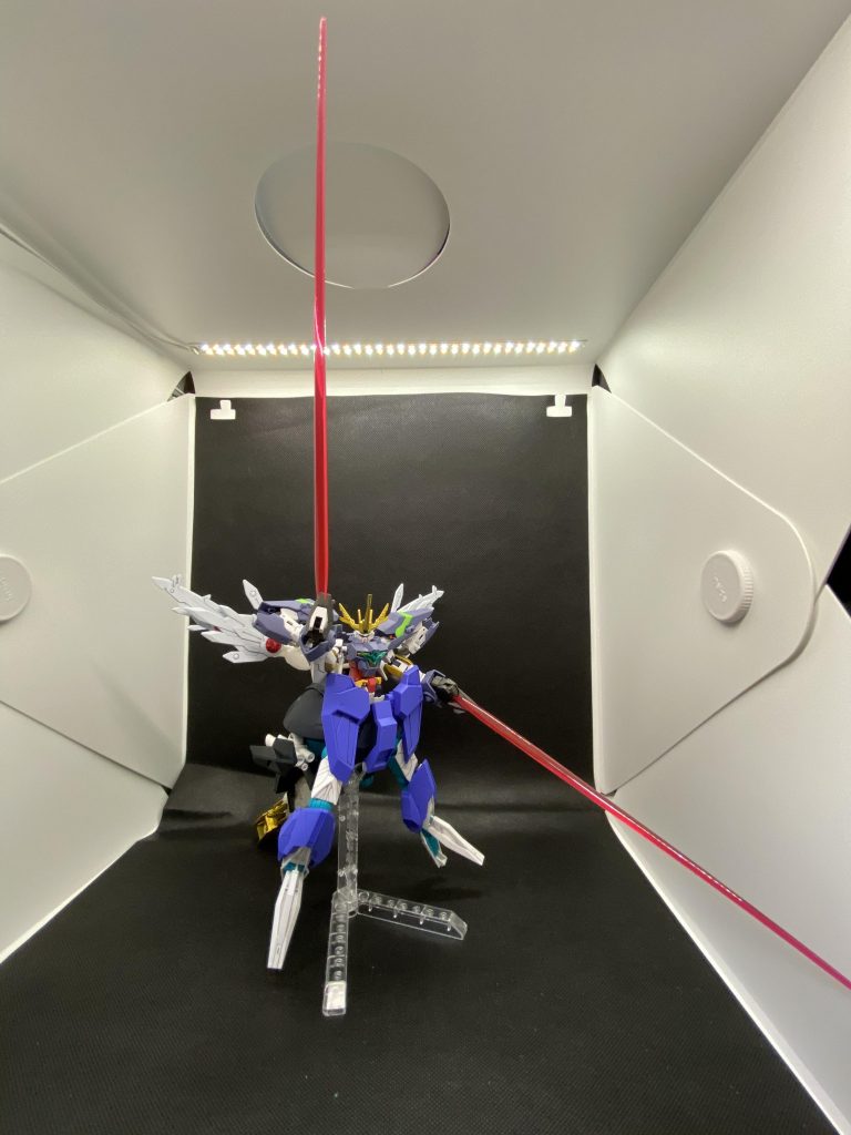 劇中では高出力ビームサーベルを使っていましたが、このぐらいはやって欲しいと思いPGストライクのサーベルを無理矢理さしてみました(笑)