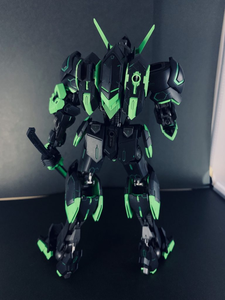 使った緑は3種類
サフも白と黒を塗り分けたし案外大変でした