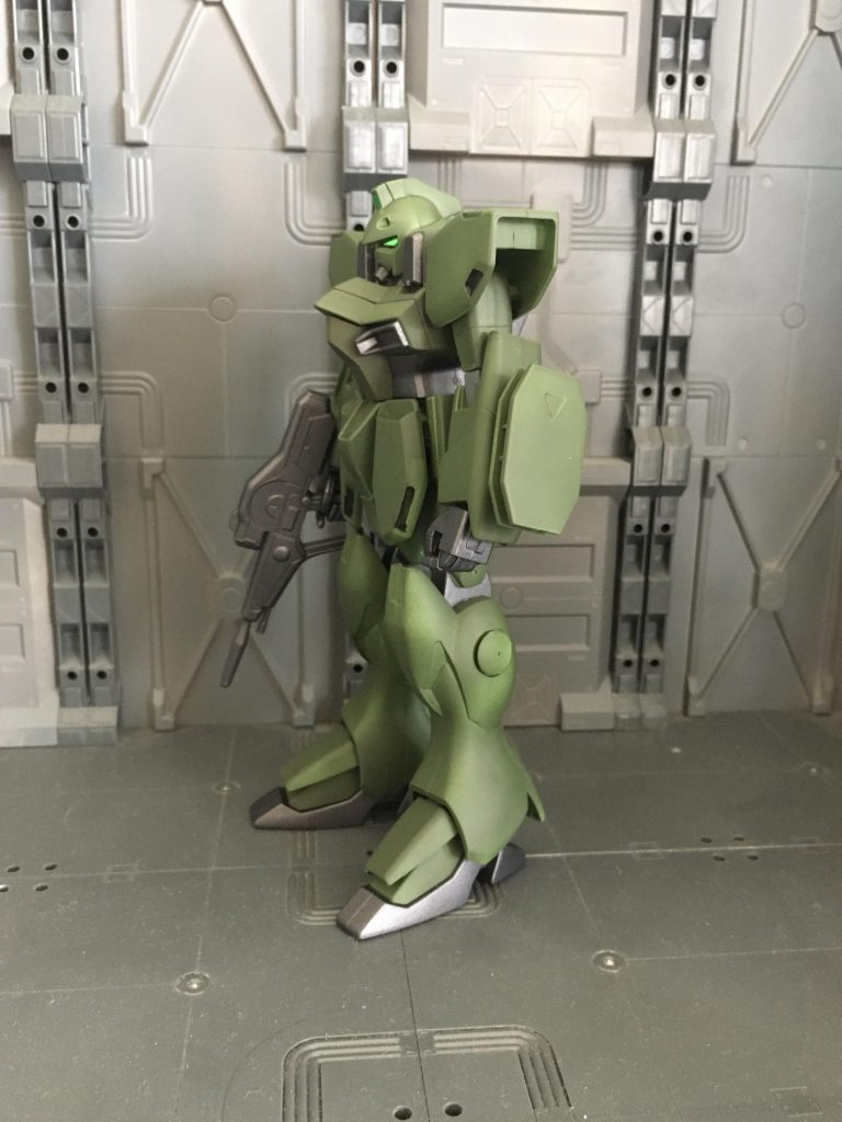 サイドから
首がほぼ回らないのでこちらを向くことは出来ません…
