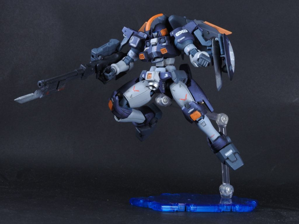 ガンプラ設定の機体のため、『作成時のメタゲームで鉄血系MSが流行していたため対応するための追加装備』という設定で2種類の追加装備を用意しております。
まずはドーバーガン・カスタム。
ドーバーガン(実体弾)をベースにバヨネットを追加、短砲身化して近接適正を上昇させています。