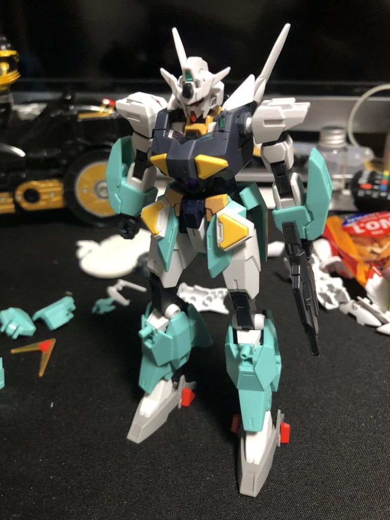 胸パーツはフェイクνガンダムを利用したことで胸の中央にも改造が施せるようにしました。
    +