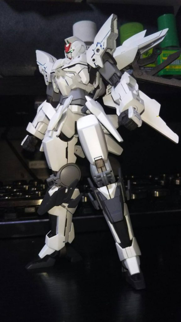 クリアパーツつける前の素体状態。このままだとやられメカだな…