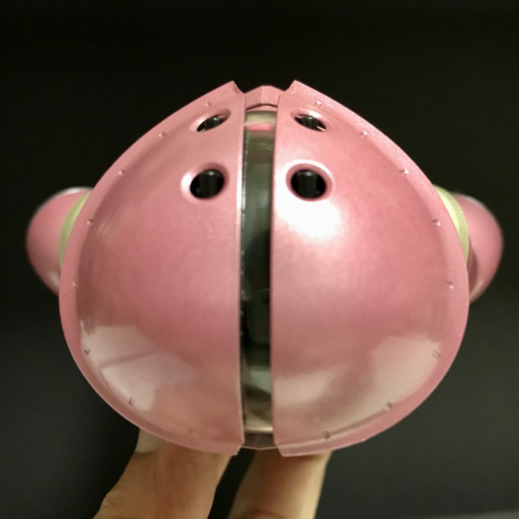 桃そのものです（笑）組みはじめには、第08小隊でカレン機の頭を殴り飛ばすアッガイを作るつもりだったのに…アッガイの地の可愛さに負けました（笑）
    +