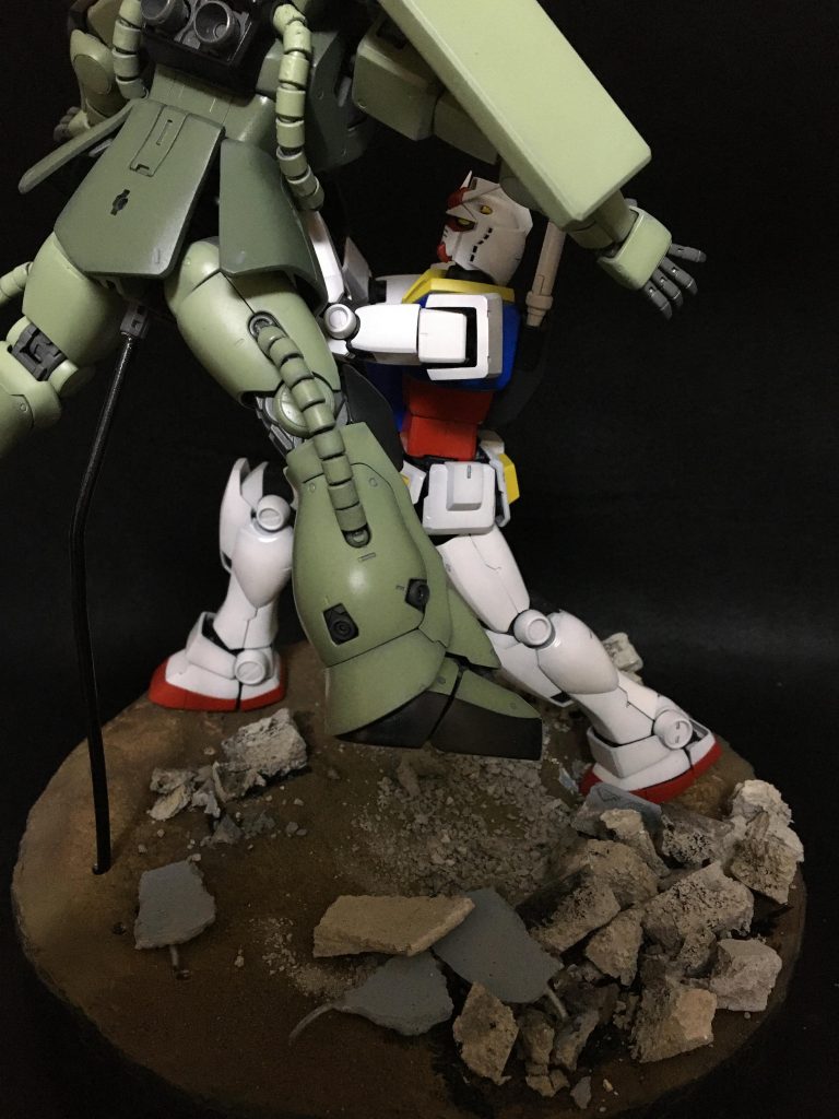 MGガンダムとザクⅡのジオラマ–6枚目/制作者：ogagaga