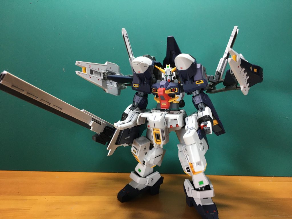 フルドド、フルドドⅡと合体した「ハイゼンスレイ・ラーⅡ混成装備」。ラーⅡ第2形態から派生した形態であり、重心バランスがとれた形態である。