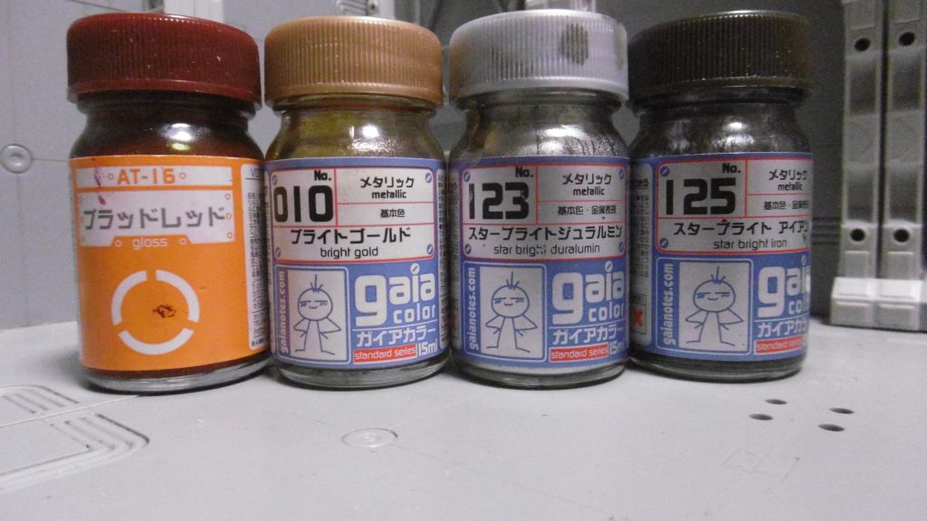 同一カラーの連続使用により容量の消耗も激しく、今回は３色＋１に。久々の筆全塗装です（今までは一部を塗らなかった）ブラッドレッドはスカルウェポン台座のドクロにドライブラシでかけていますが、タフッガイ的にはトマトケチャップなようです。
