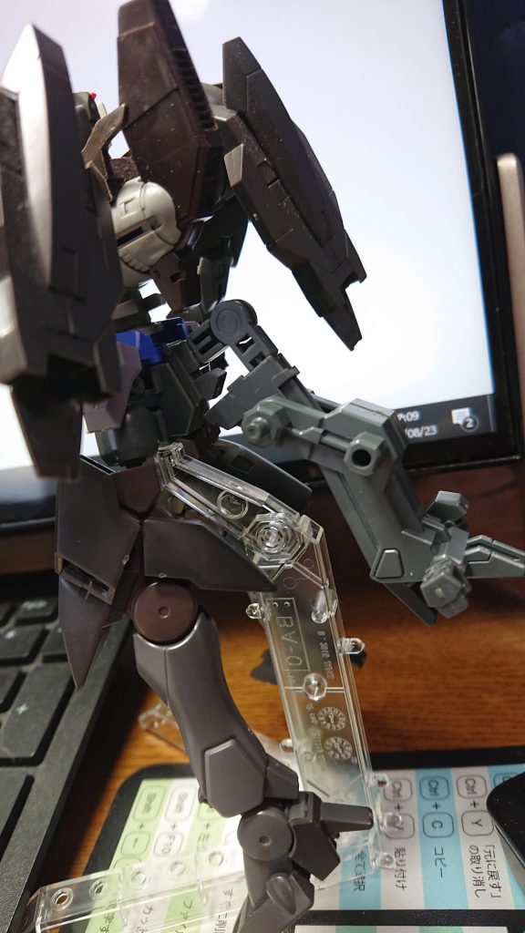 バックパックの接続はアームで繋いだだけだけどいい感じになった。