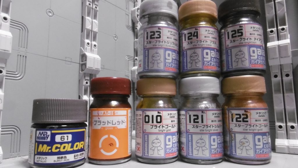 塗料。引き続きスターブライトカラーをメインに、若干の変化を取り入れています。個人的にとても使い易い塗料なので、暫くメインカラーになりそうですね。焼鉄色はヤクト腕のＡＢＳ関節色に近付ける為に、関節部を中心に使いました。