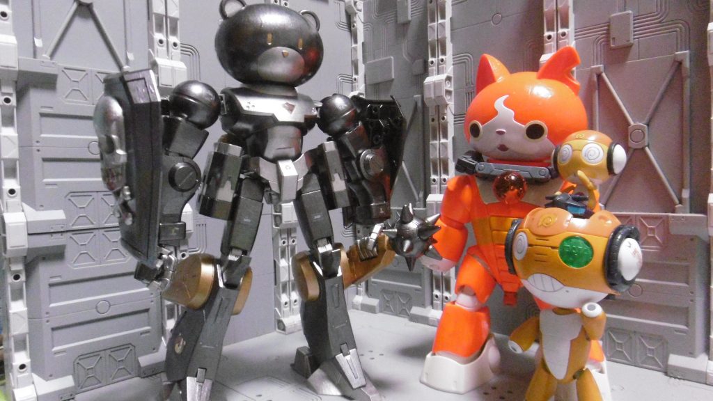 親子対面（プチッガイ分裂）なぜプチッガイの頭だけ余ったかは、過去作のバケモノが原因。ベアッガイＦ側の頭も余っていますけど、あまりに大き過ぎて使い道も思い付かないのが悩みの種ですね。
ＭＧの腕を使った理由の１つは、祖母が昔買ってくれた思い入れのある品です。しかし経年劣化の影響を受け半壊状態になり、朽ちてしまう前にどうにか別の形に再生したい思いにより本作に繋がりました。…お盆期間中ご先祖様がこの魔物を見たら、どう思われるんでしょうかね？　最後に一言申し上げるなら、あくまで ＨＧ プチッガイ です。