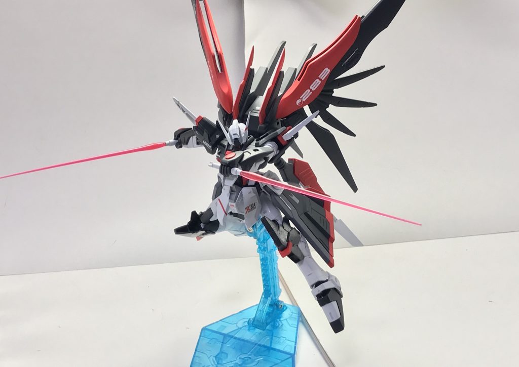 シュペールラケルタビームサーベル。ストライクフリーダムからそのまま使いまわされた標準的なビームサーベルであり、威力や射程こそ特筆すべき点はないものの、あくまでも自由に動けること、そしてその妨げにならないことを重視するダイバーにとって、最重要視される武装といっても過言ではない。