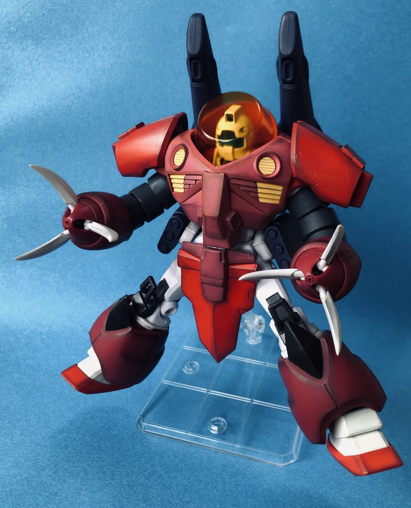 ビーム砲
腰にミサイルも装備しており、火力はそれなりに充実