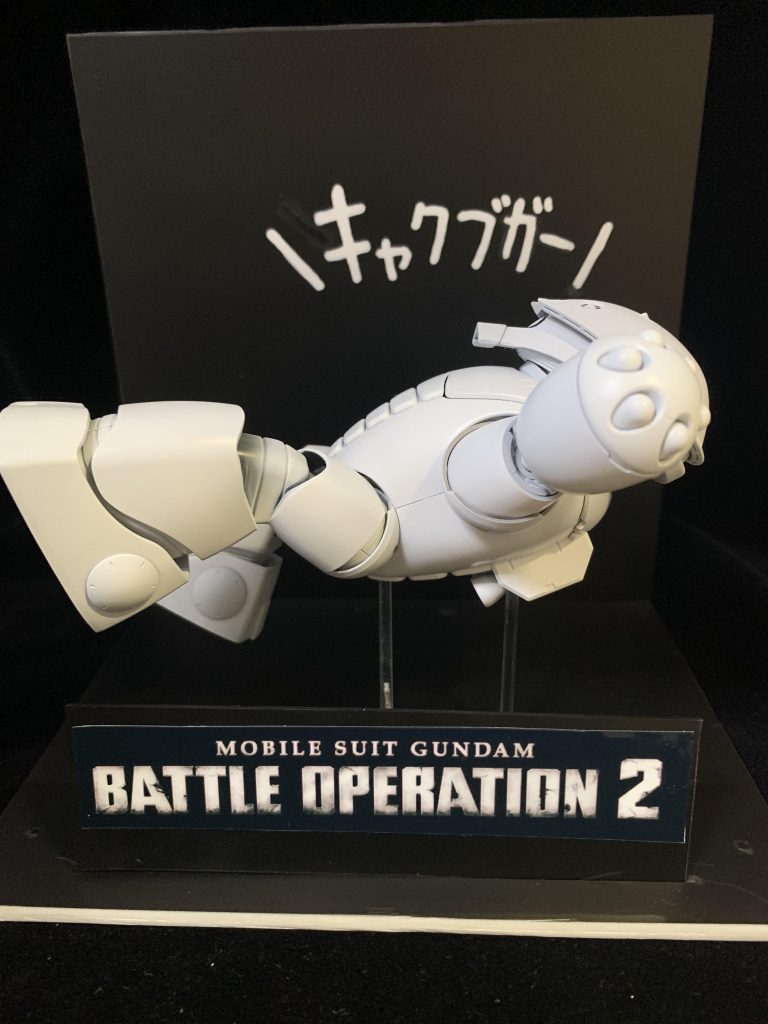 影塗り分け前の白アッガイVer影はアッガイ白塗り後にサインペンで塗っていきました。