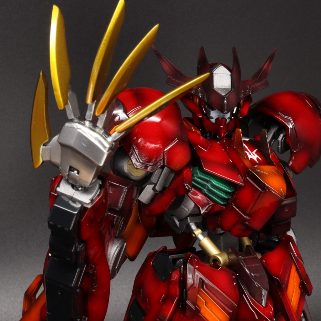 紅蓮の代名詞・輻射波動。
右手は他キットから流用・改造して使用しています。※後述