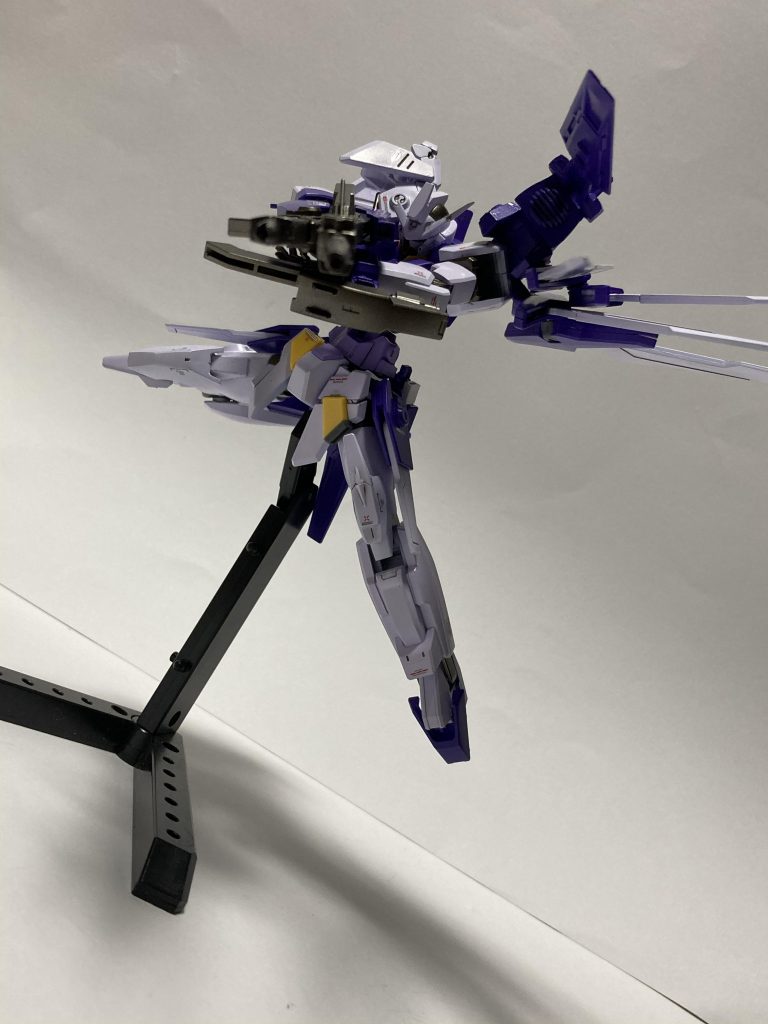 下部にはドッズライフルがついておりバスターライフルと一緒に使用でき連射が可能で使い勝手のいい武装です!