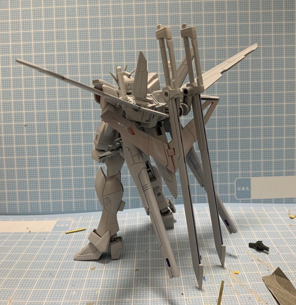サフ後ろ。EXマルチプルシルエットはビルドブースターをベースにフォース,ソードシルエットのパーツをミキシングして製作。