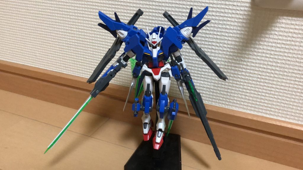 GN-00S ダブルオーガンダム･シヴァルバー

XNセイバーよりも使い勝手が悪いが、性能はコチラが圧倒的に上。太陽炉基部にはサイコフレームに採用されているサイコミュチップが散りばめられている。

GN粒子とサイコミュの力で擬似的なアクシズショックを生み出すことが出来る。コレは他のサイコミュ搭載機やGN粒子、ダイバーの数が増えるほど効果範囲は拡大する。

最大出力時のピークパワーは測定不能。より粒子放出量を高めた仕様｢ブラフマー｣も存在する。トリプルドライヴとなる。