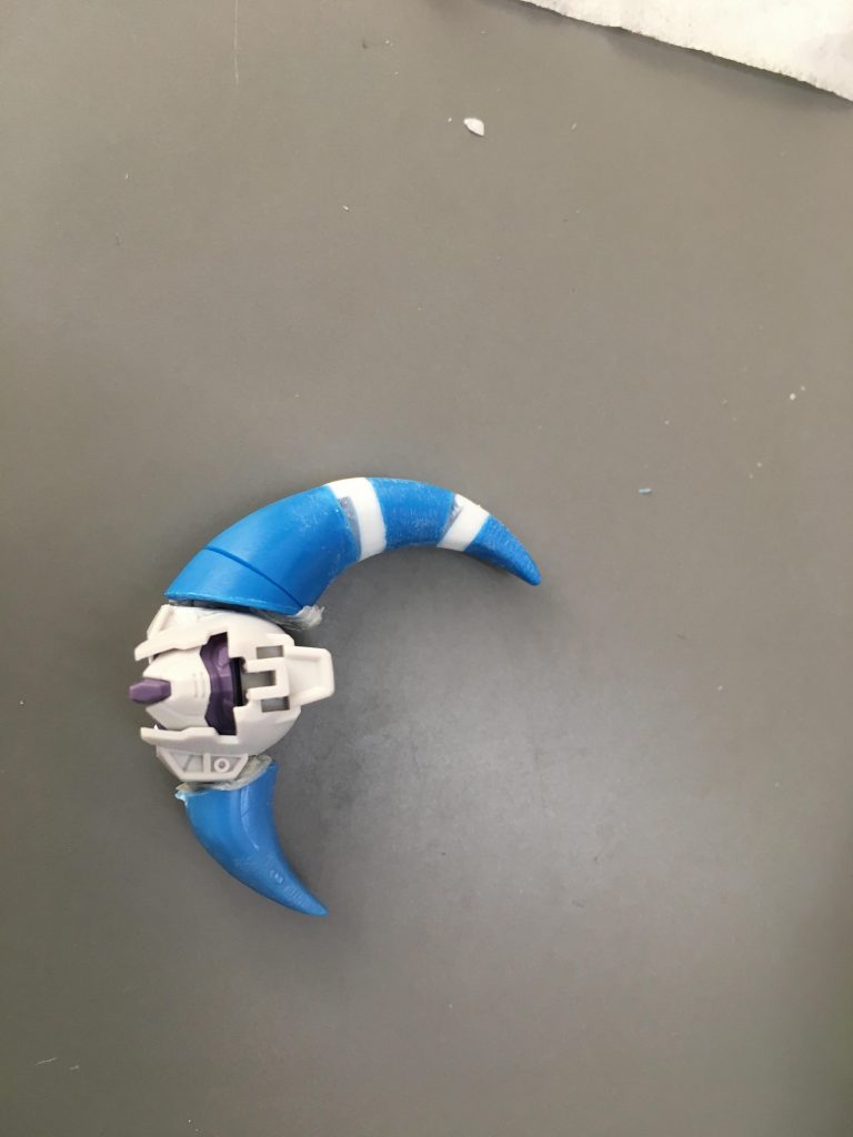 ツノはグフからいただきましたよ。
自宅のジャンクboxから見つけたので、HG かMGか不明です。
    +