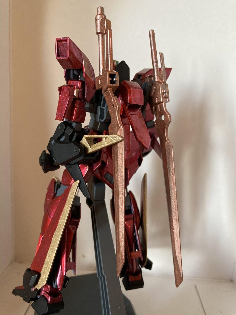 背面。接近戦用なので各部に様々なブレードを用意しています。機体名は複数の刃(BLADES)と炎のようなカラーリング(BLAZE)をかけました。スペルミスじゃないです。