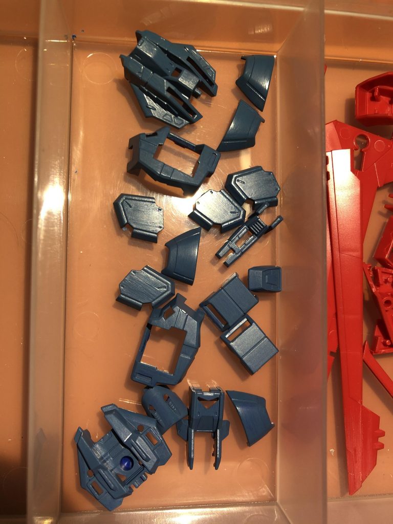 筆塗りでﾐﾃﾞｨｱﾑﾌﾞﾙｰを塗りました
    +