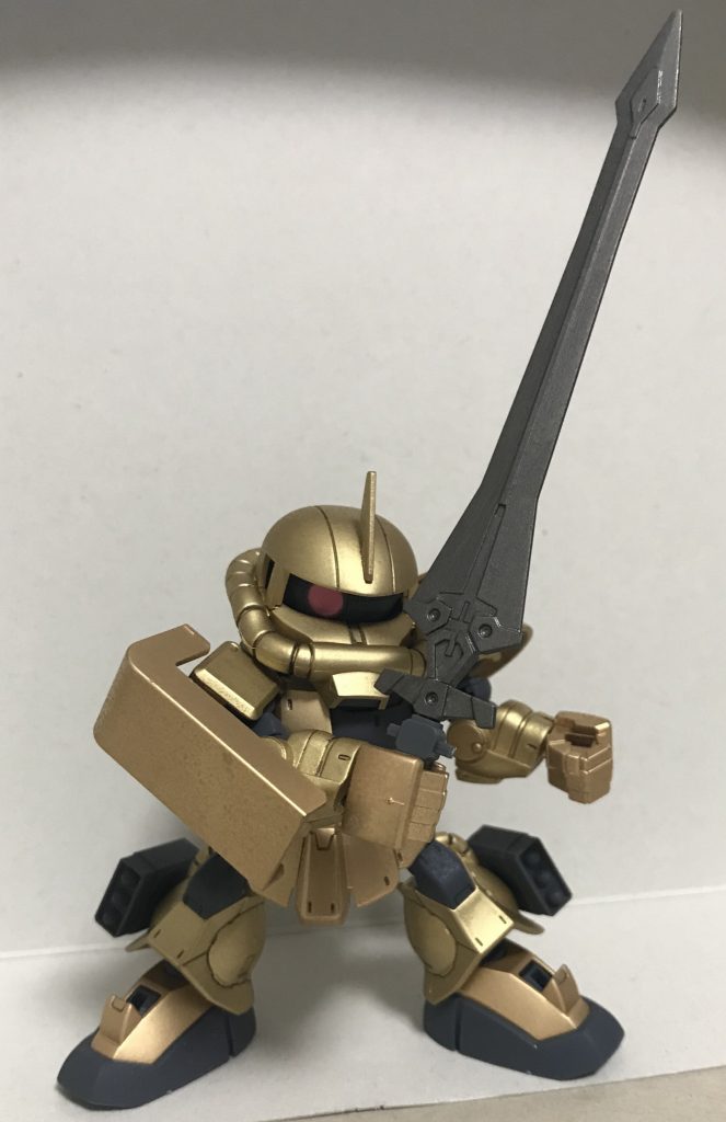 赤部分にタミヤカラースプレーとMr.カラースプレーのゴールドを吹きました
武器はラビオット用ウェポンのバスタードソード