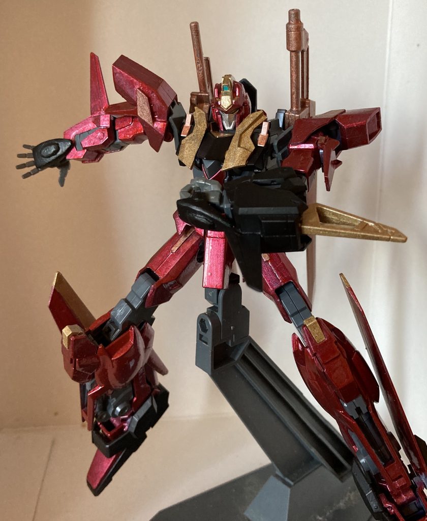 腕部にもブレードを装備。