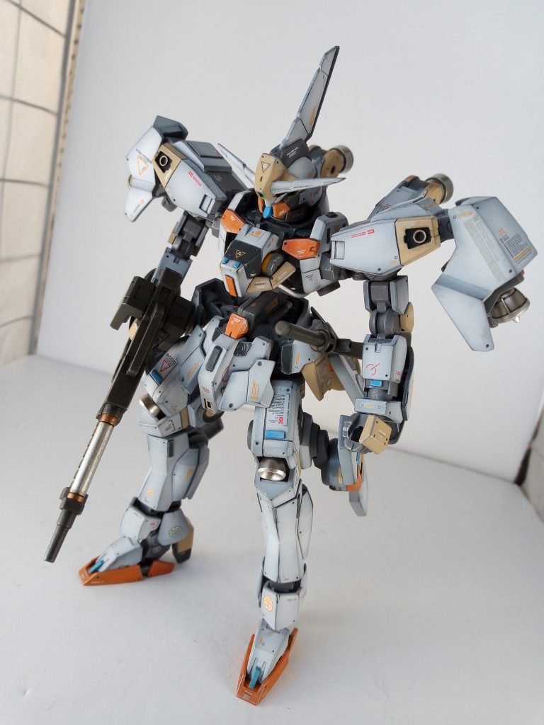 武装に関しては後で記載しますが、グレイズの一般的な武装を使用します。
ギャラルホルンの技術力で現状製作可能なガンダムを開発する。といったコンセプトの下、生まれた機体です。ベースはグレイズですが性能は他の量産機を凌駕します。