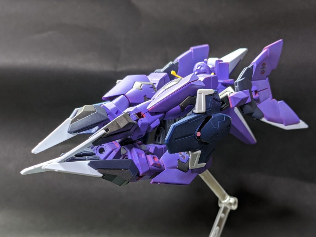 とはいえ、この機体は巡航形態での運用がメイン。あと無重力なら浮いてられるから問題なし!