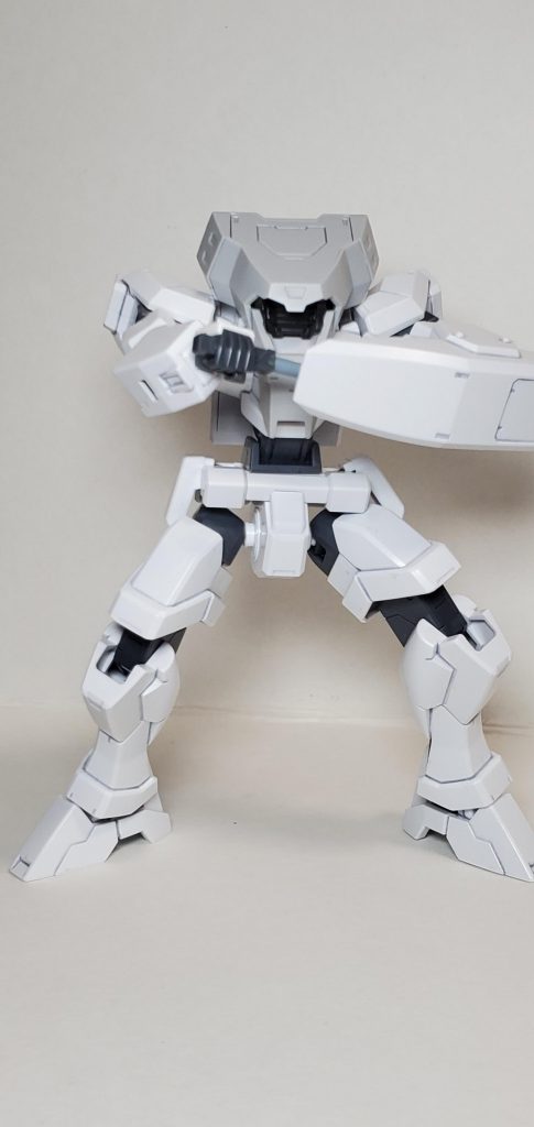 近接準備訓練
教官「近接武器はシールドの裏に有りますので、準備してみましょう。」