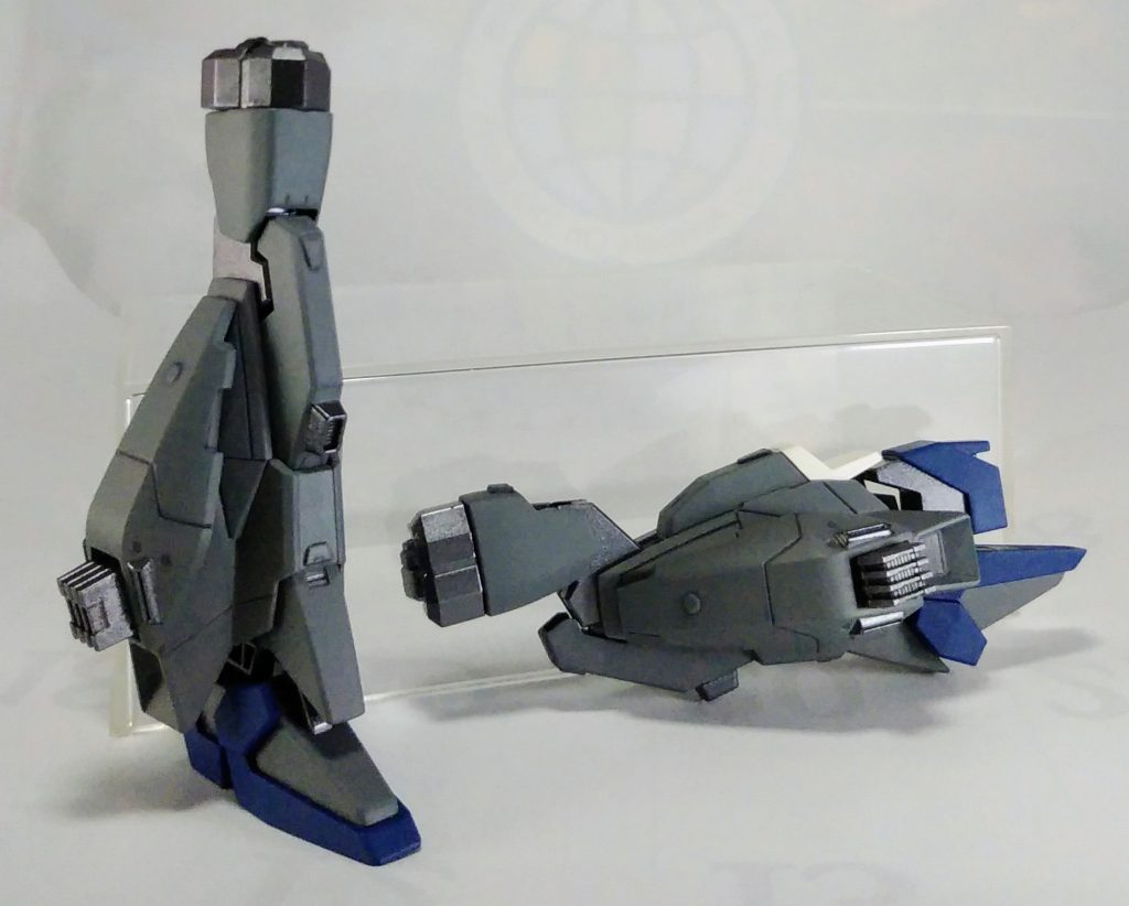 脚部はジェネレーターを大型化して装備しているように見せる為、スターク・ジェガンの脚部パーツを使って大型化しました。