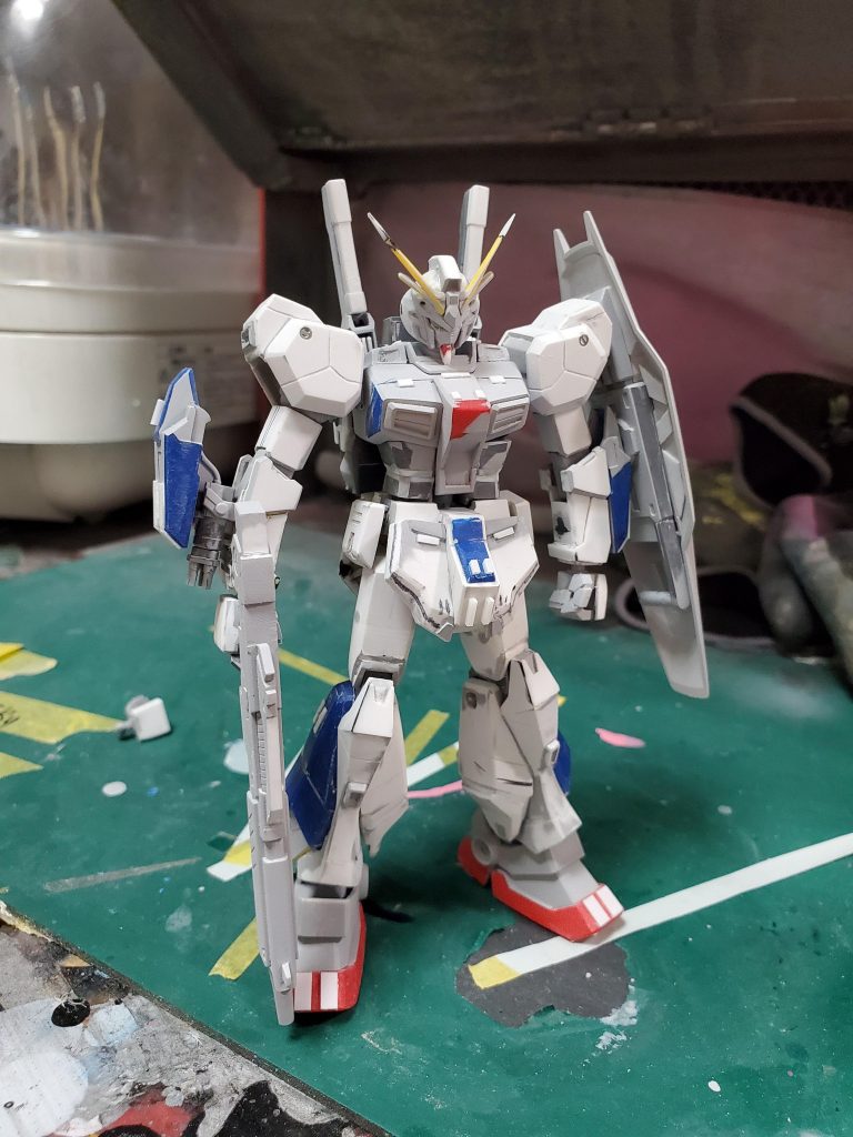 腕のパーツを弄ってガトリング付けられるように改造。