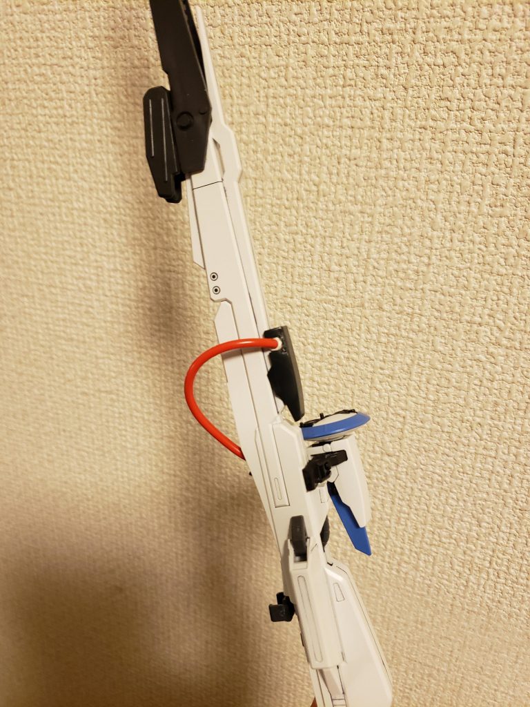 メイン武器MG Ex-Sガンダムとホワイトユニコーンの合わせ〜多分、ビームスマートガン以上の出力でギロチンバーストをかまします〜こちらは縮めてます!伸ばすと赤いリード線のたわみがなくなります!+