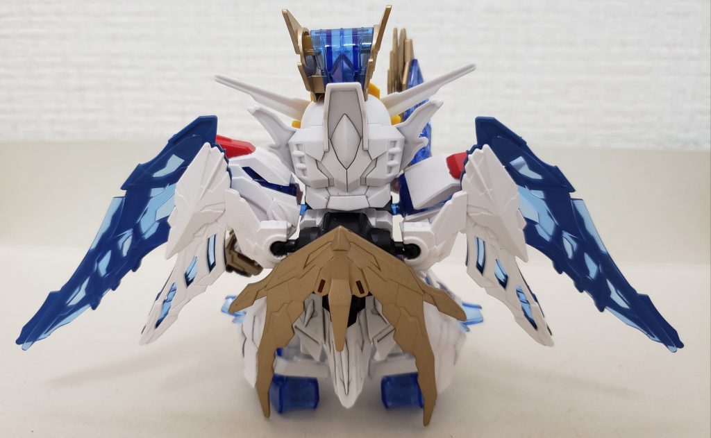 背面大型の角はユニコーンにつけるためのです。いつもと同じく後ろは色分けしてません。