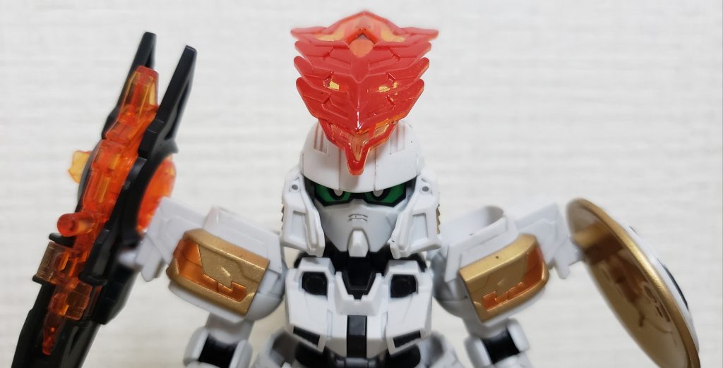 夏侯惇と同じくマスクは着脱式でガンダムフェイスに