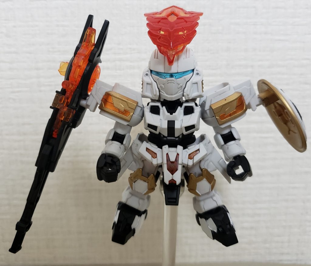 正面
とさかはシールを貼って終わりにする予定が破れてしまったので塗りました。分かりにくいですが…
盤状壁はエングレービング塗装で簡単に色分け出来ました。