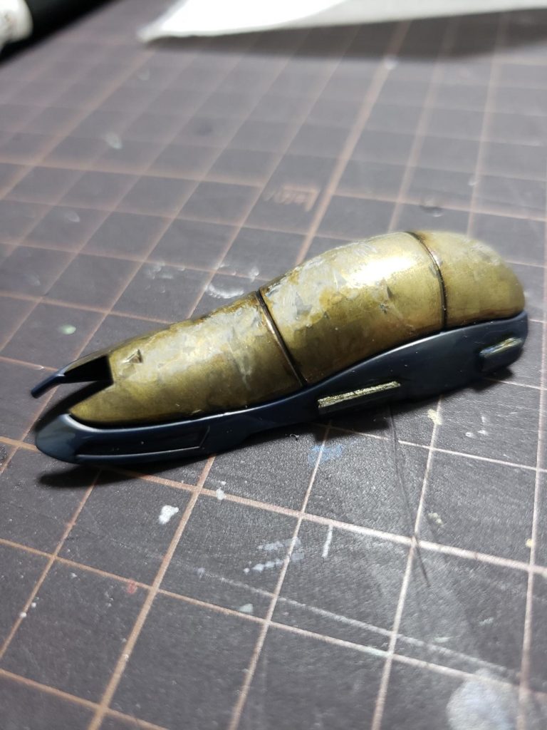 シールドは百式同様の耐ビームコーティング仕様へ。
中央部分の耐熱素材が剥離気味。。
共闘の証にエゥーゴから技術供与された可能性もあったかもしれない。