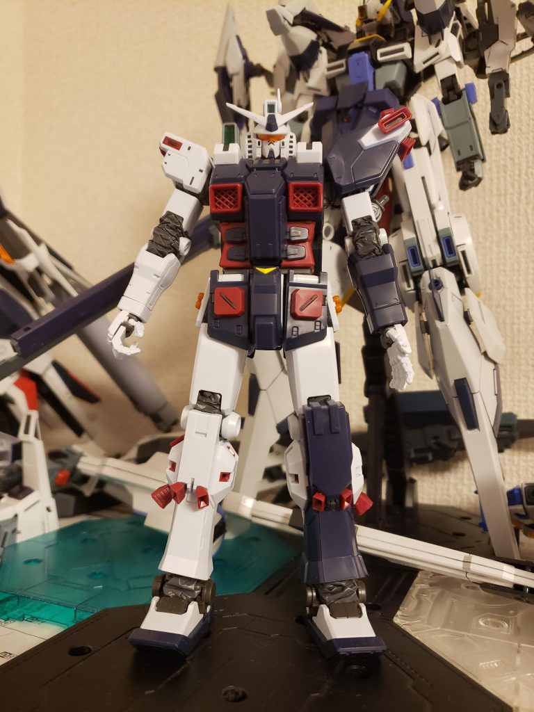 装甲をつけないとちょっと痩せすぎな印象です(笑)