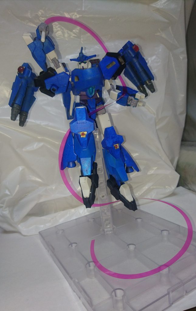 くるみ割り人形風の演出っぽいもの
※ノーベルガンダムのビームリボンを借用。
(これを表現したかったがためにわざわざノーベルガンダムを購入したのは秘密ね。)
α外伝の例のカットインを初めて見たときの衝撃は忘れられない。