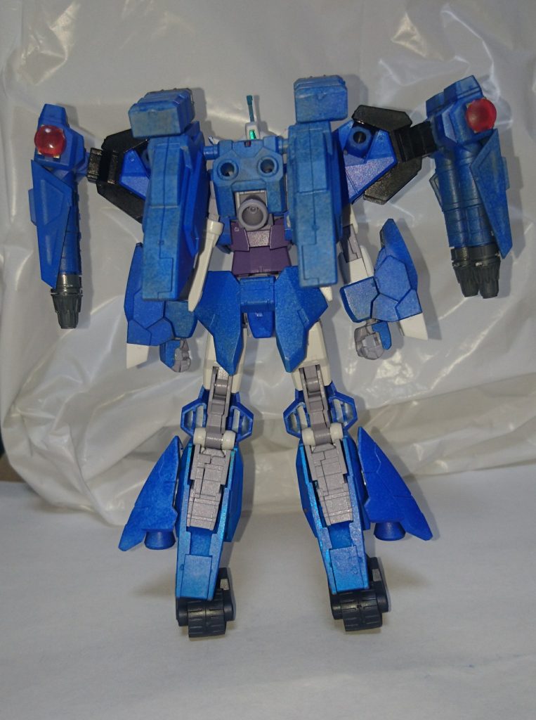 リアビュー
背部ブースターはビルドブースターmark2よりパーツを拝借しました。
ビームソードはブースターの可動域の問題上、下向きになりました。