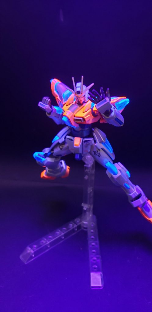 HG トライバーニングガンダム–3枚目/制作者:鈴木 克海