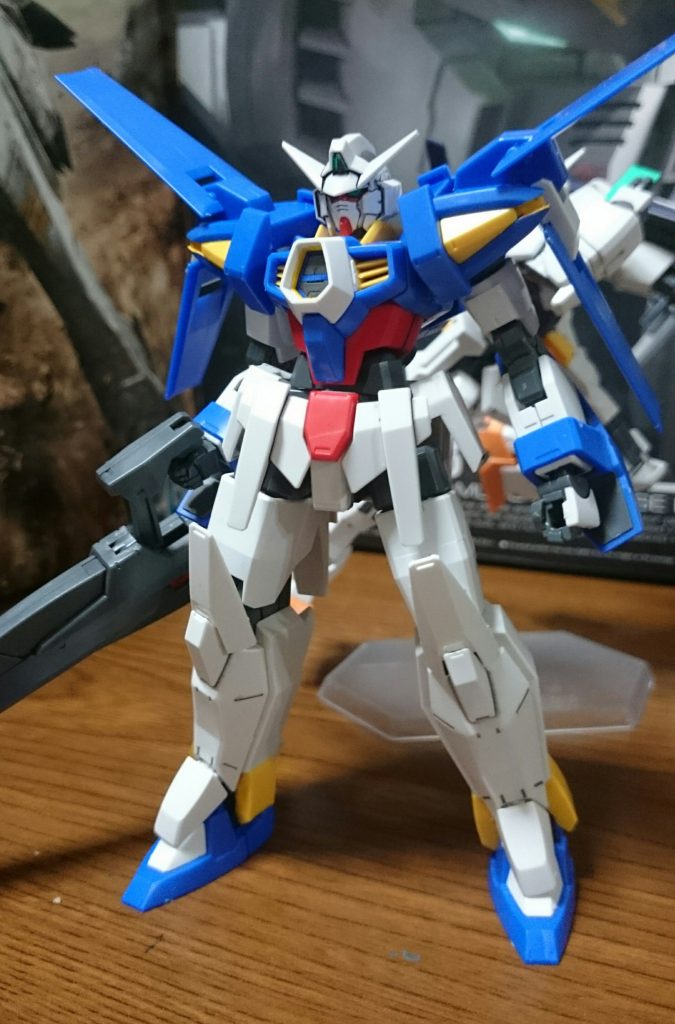 オマケ。AGE-Iを作るにあたって余った胴体パーツと召喚したGセプターを掛け合わせて出来た産物。
胸のAマークはコミカライズ「機動戦士ガンダムAGE First Evolution」2巻の口絵のAGE-1を参考にブルーとイエローで塗装っス
それではアクション&ブンドドっス~