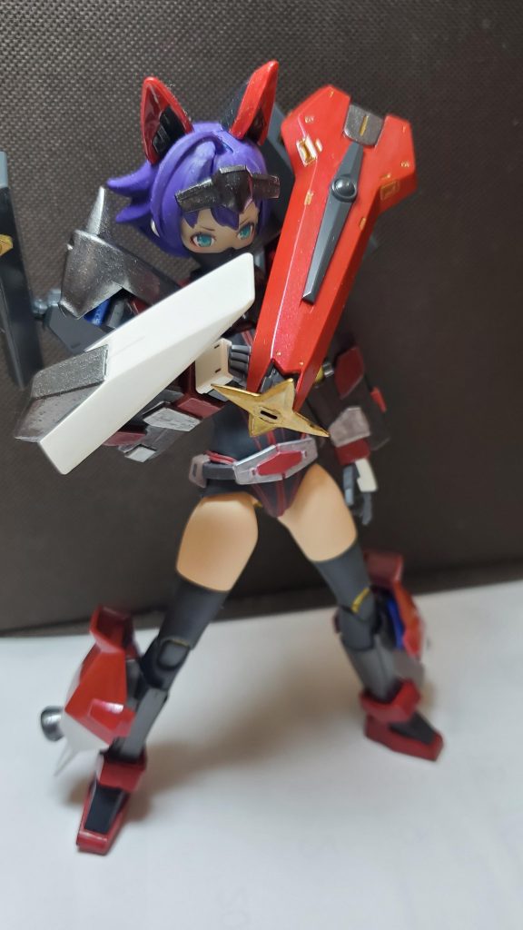 フレキシブルシールド・漆-ウルシ-
左肩に装備されたシールド。
アームにより様々な方向を防御する。